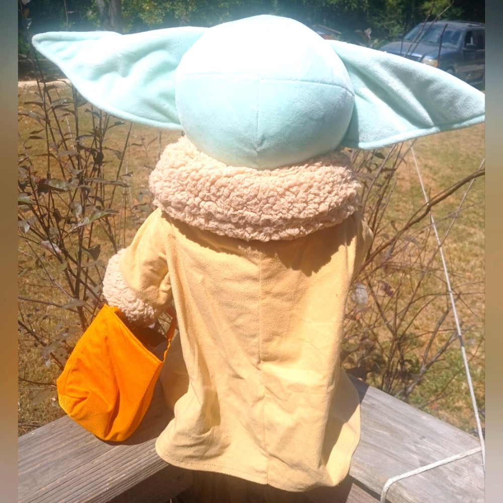 Star Wars The Child (Grogu/Baby Yoda) Halloween Greeter plush 22.5x9.6x17.72 - Picture 4 of 4